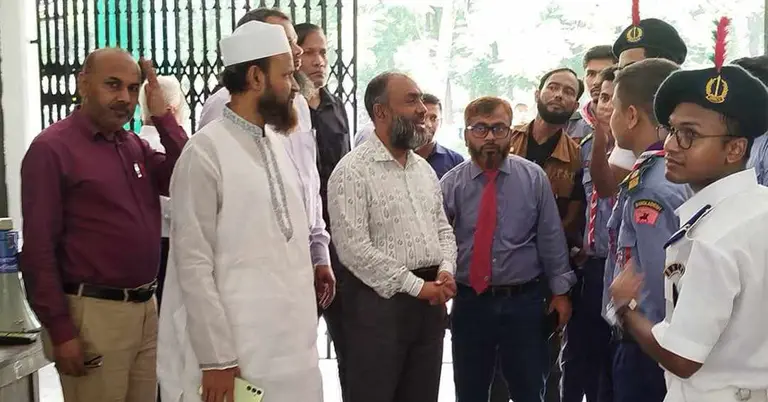 ড. কাজী রফিকুল ইসলামের পরীক্ষাকেন্দ্র পরিদর্শন